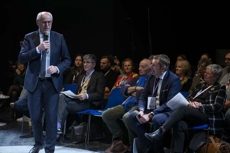 Thierry Repentin, maire de Chambéry (73) et co-président du groupe de travail Logement de l'AMF, a estimé, lors du forum dédié aux meublés de tourisme, le 20 novembre 2024, que " la loi est peut-être une introduction à d'autres textes qui permettront de favoriser ces logements à l'année ou accueillant les saisonniers. » Thierry Repentin, maire de Chambéry (73) et co-président du groupe de travail Logement de l'AMF, a estimé, lors du forum dédié aux meublés de tourisme, le 20 novembre 2024, que " la loi est peut-être une introduction à d'autres textes qui permettront de favoriser ces logements à l'année ou accueillant les saisonniers. »